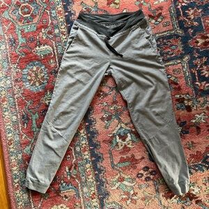 Patagonia lightweight hiking/climbing pants. Size small. Very good condition!